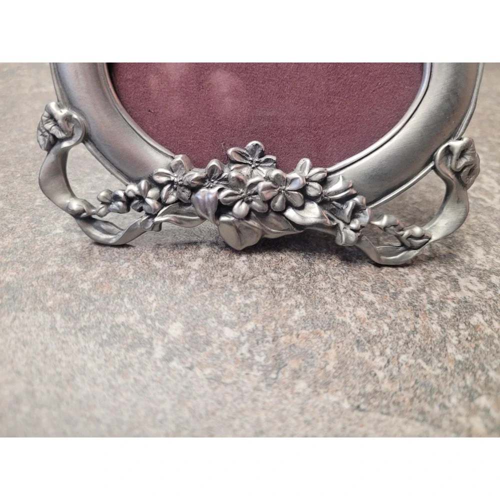 Romantic Small 1990 Vintage Seagull Pewter Canada Floral Oval Picture Frame